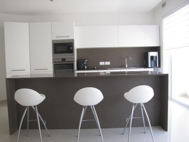 P_000125_kitchen.jpg