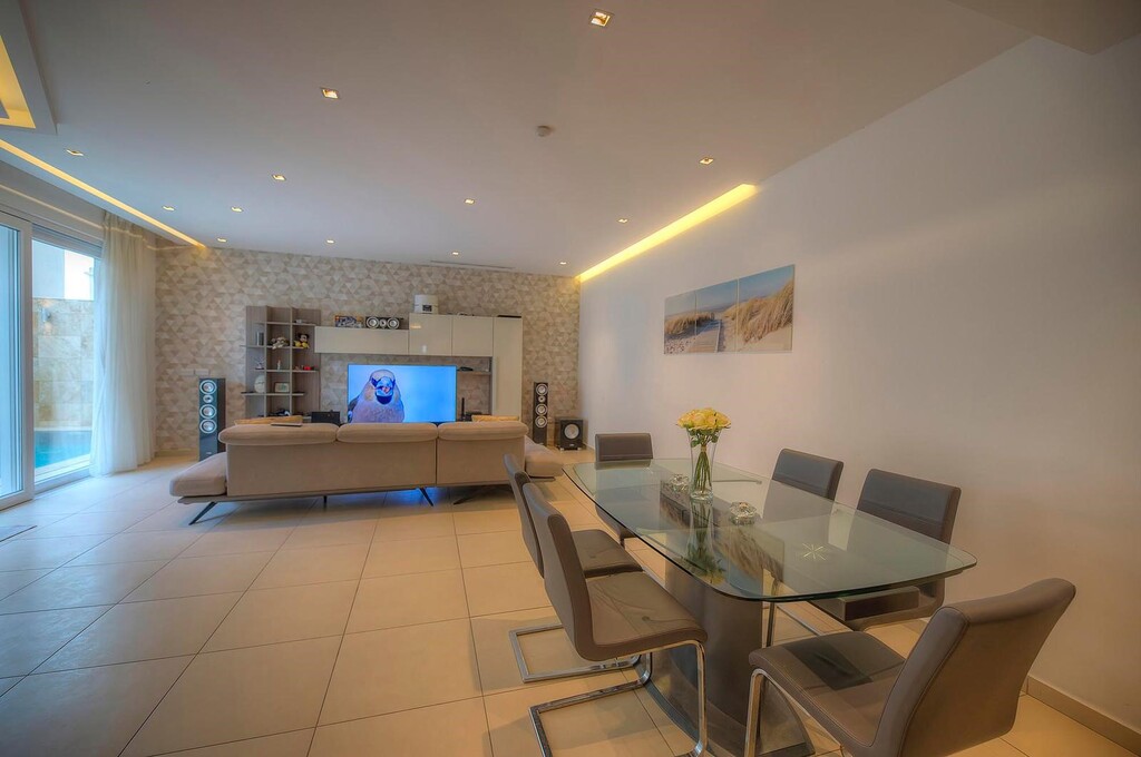 P_000160_Ibragg_Villa_to_let_8.j