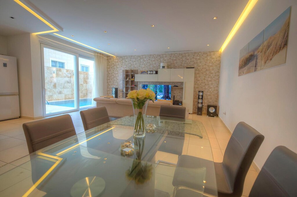 P_000160_Ibragg_Villa_To_let_9.j