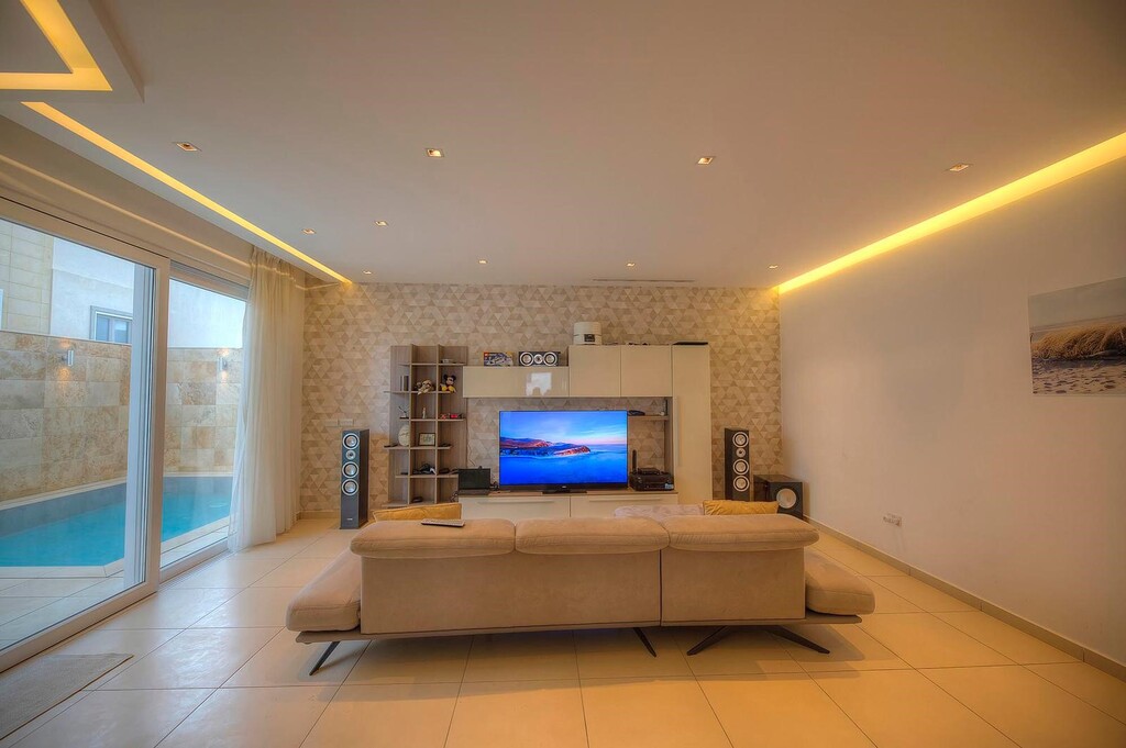 P_000160_Ibragg_Villa_to_let_12.