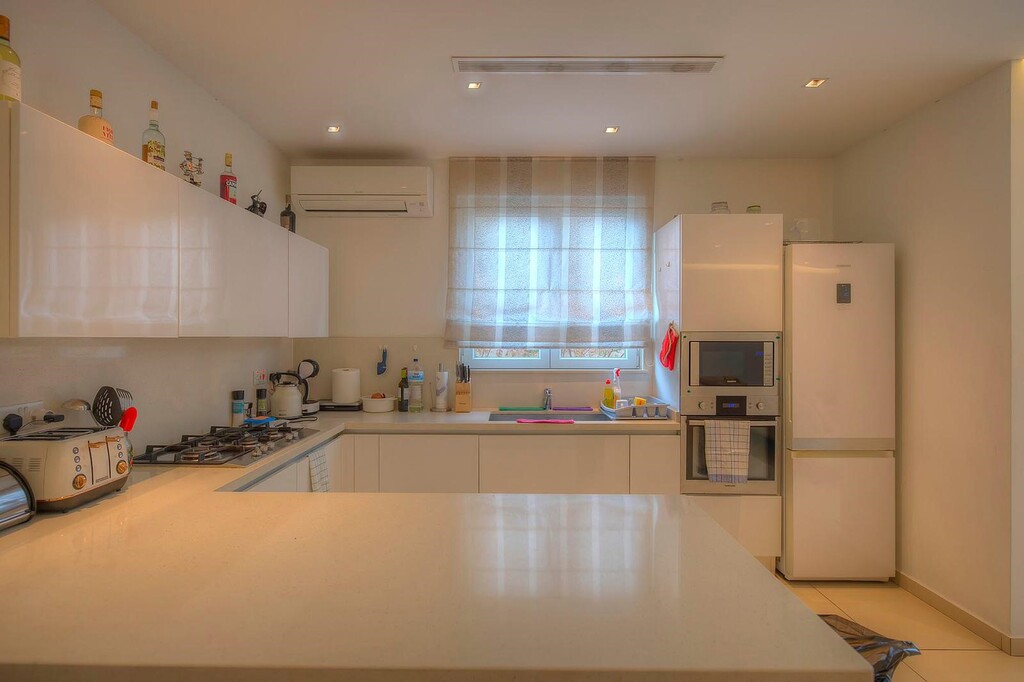 Ibragg Furnished Semi-detached Villa's Image 3