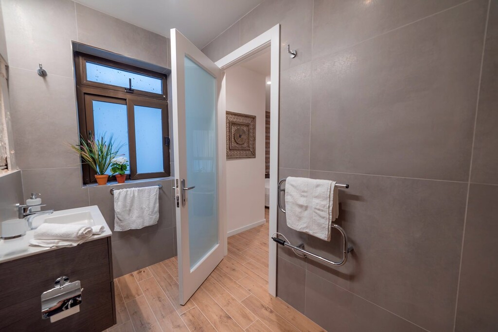 Luxury seafront apartment's Image 8