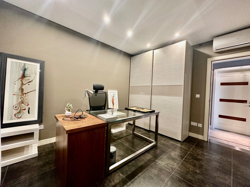 Luxury seafront apartment's Image 15
