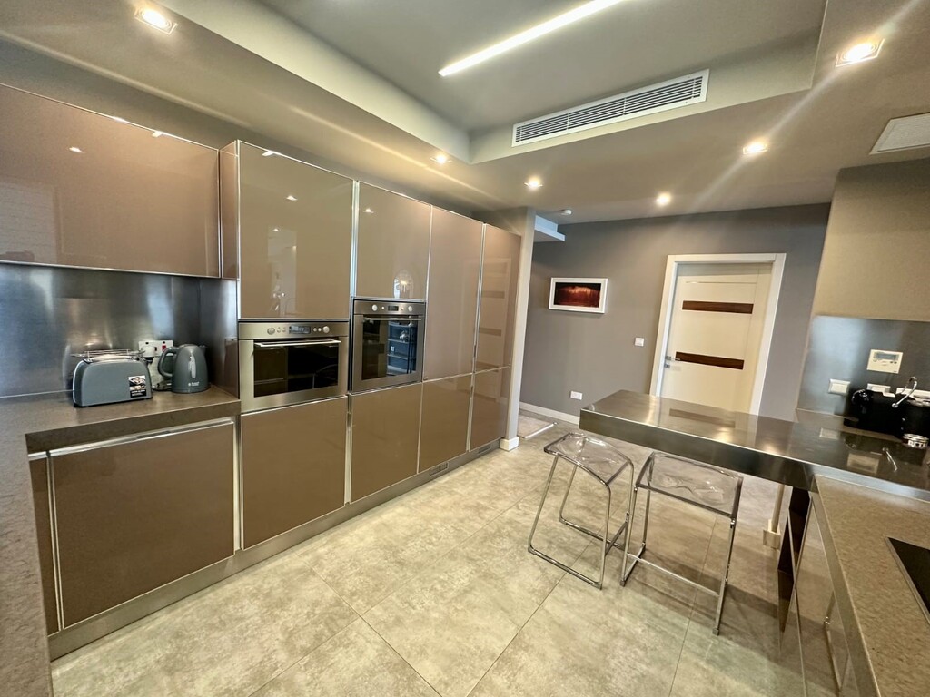 Luxury seafront apartment's Image 14