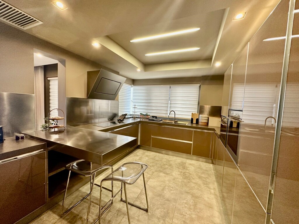 Luxury seafront apartment's Image 13