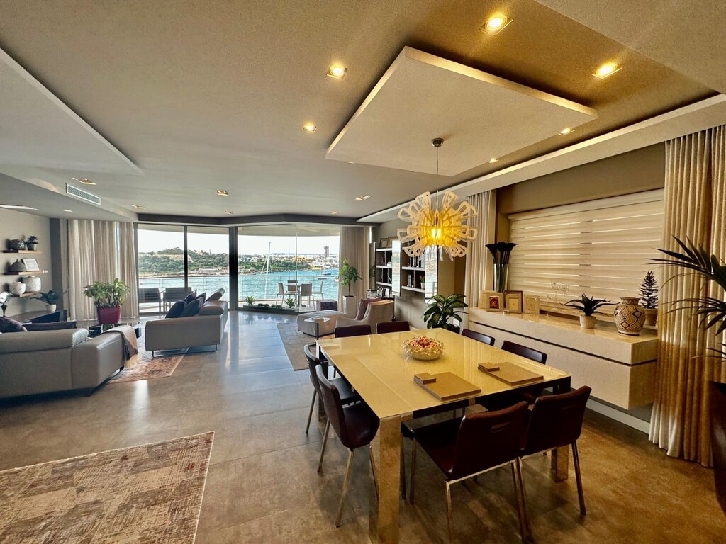 Luxury seafront apartment's Image 11