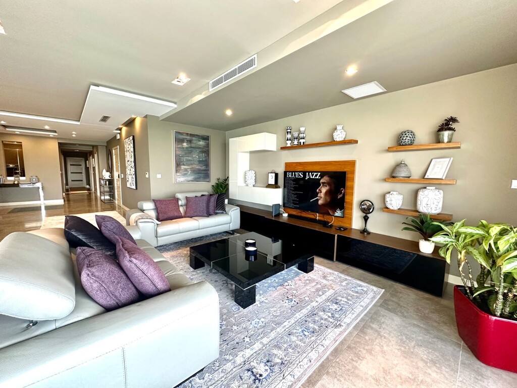 Luxury seafront apartment's Image 7
