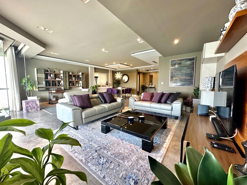 Luxury seafront apartment's Image 5