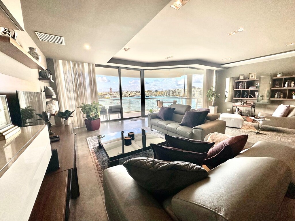 Luxury seafront apartment's Image 4
