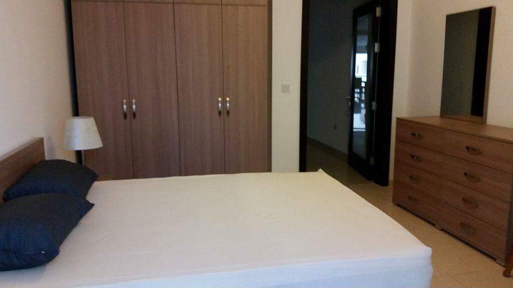 3 bedroom side seaview apt with 2 car garage's Image 3