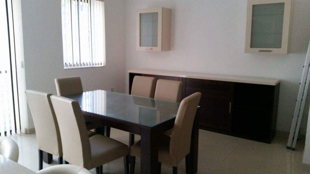 3 bedroom side seaview apt with 2 car garage's Image 4
