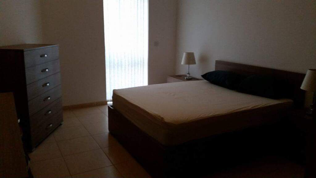 3 bedroom side seaview apt with 2 car garage's Image 5