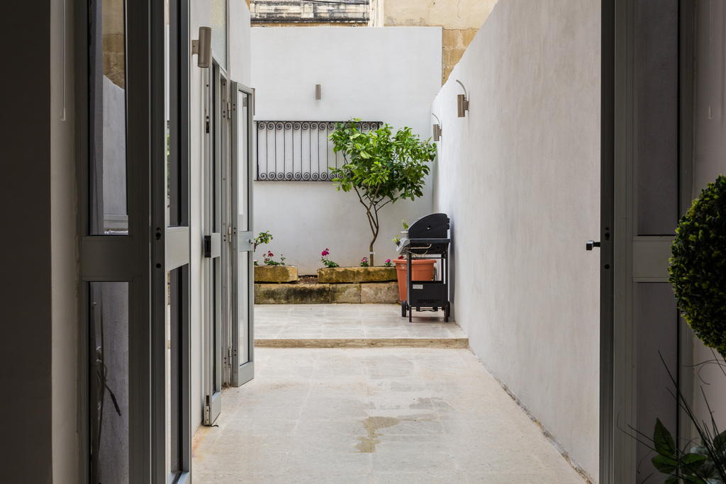 Sliema, Furnished Town House's Image 12
