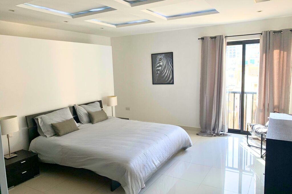 Sliema, Furnished Penthouse's Image 3