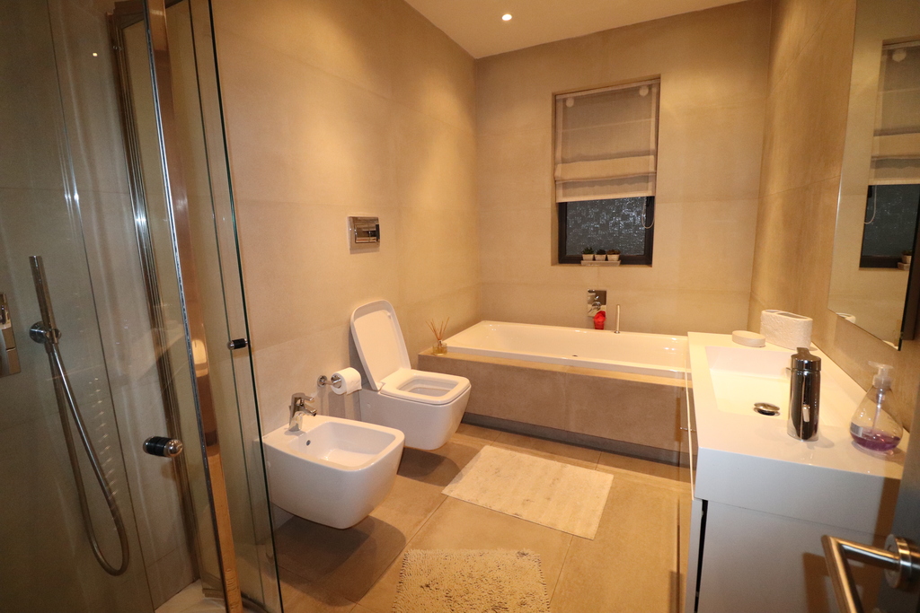 Sliema, Luxurious Finish Apartment's Image 9