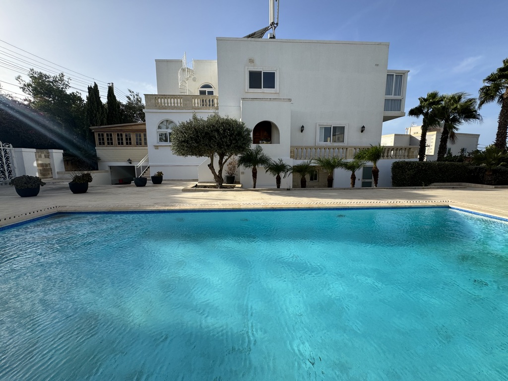 P_000547_Madliena-villa-to-let-1