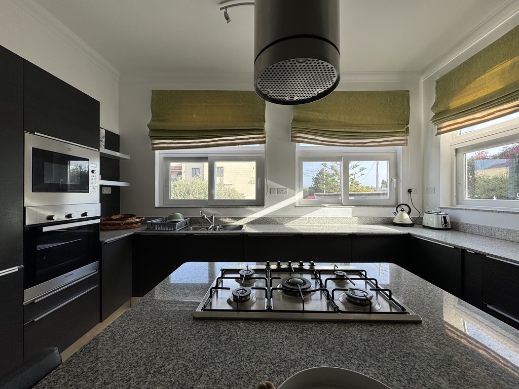 Madliena, Furnished Detached Villa's Image 12