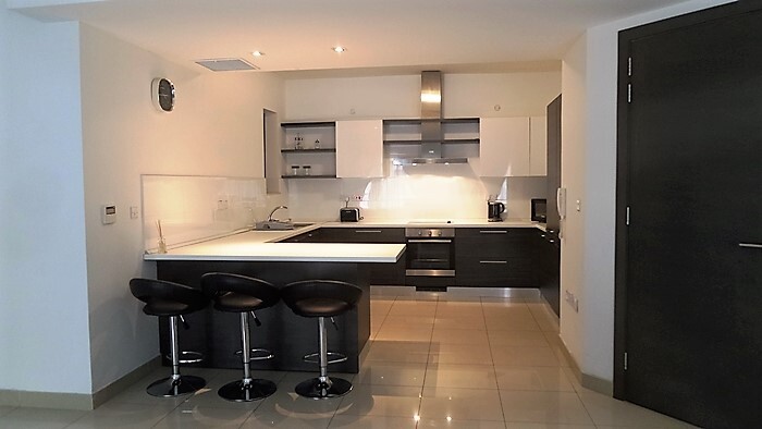 P_000548_Kitchen.jpg
