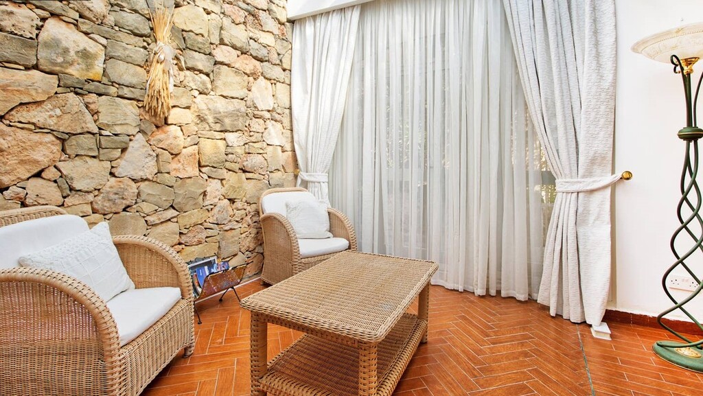Santa Maria Estate Furnished Bungalow's Image 6