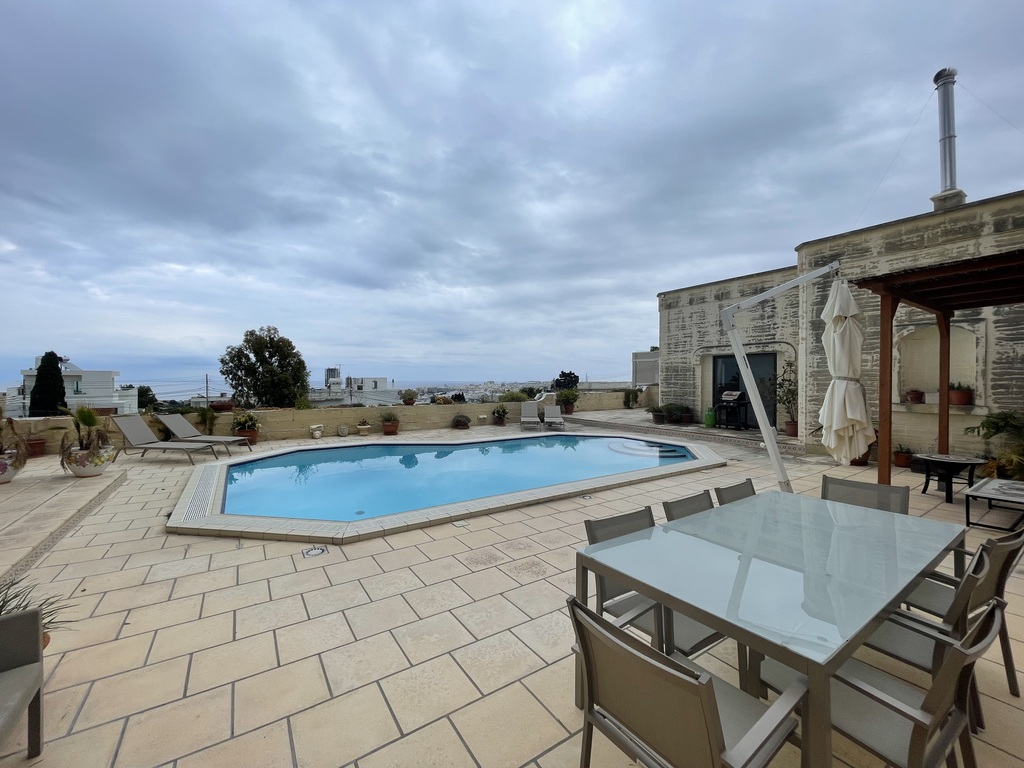 P_000596_Madliena-villa-to-let-1