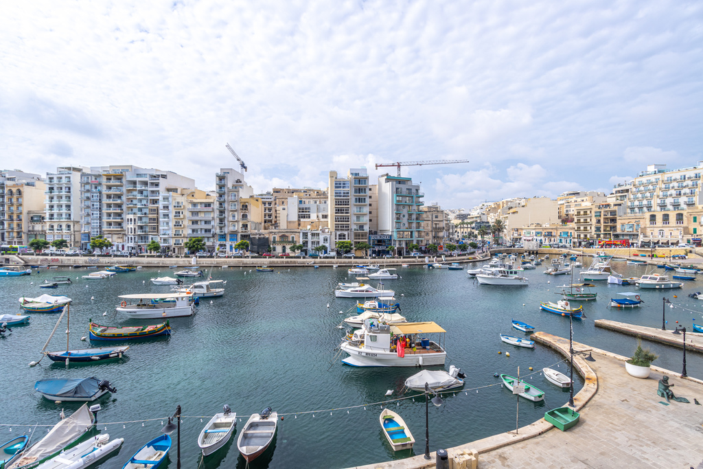 St.Julians-townhouse-to-let-1-osyter-christies