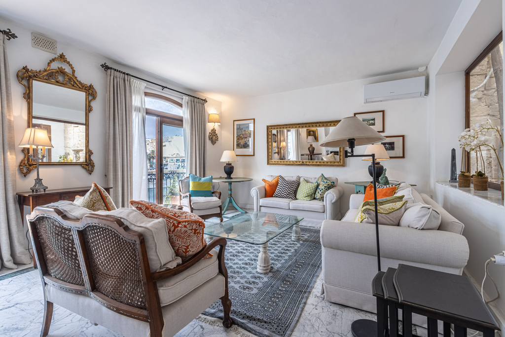 St Julians, Seafront Town House's Image 3