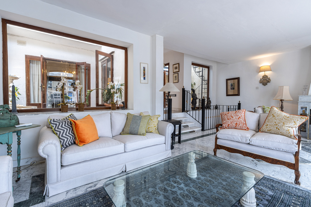 St Julians, Seafront Town House's Image 5