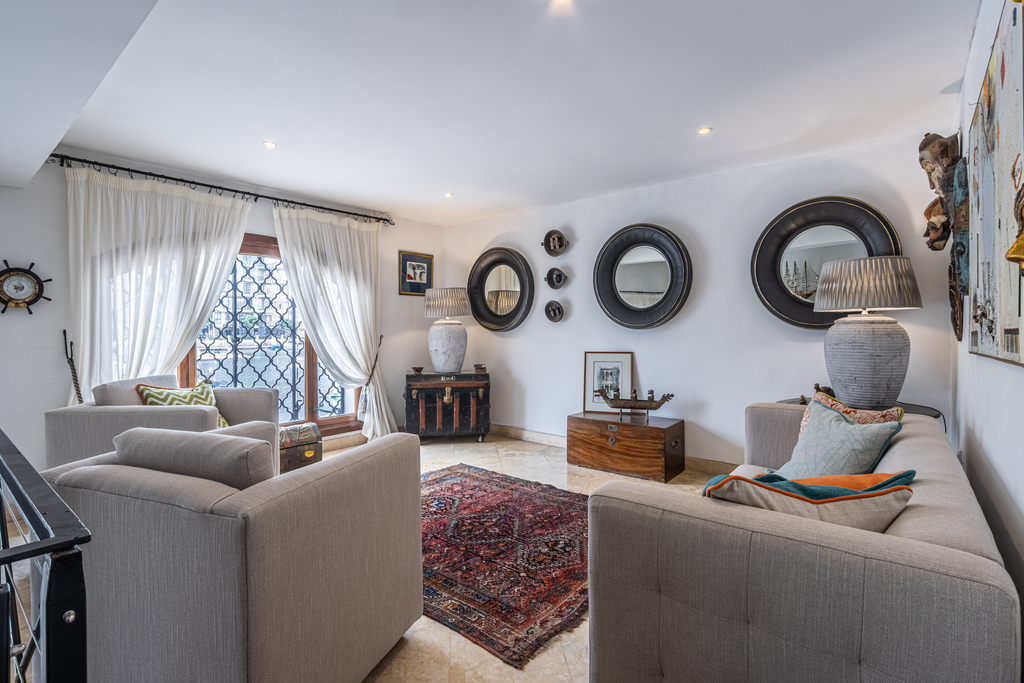 St Julians, Seafront Town House's Image 12