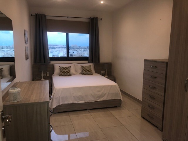 Gzira, Furnished Apartment's Image 6