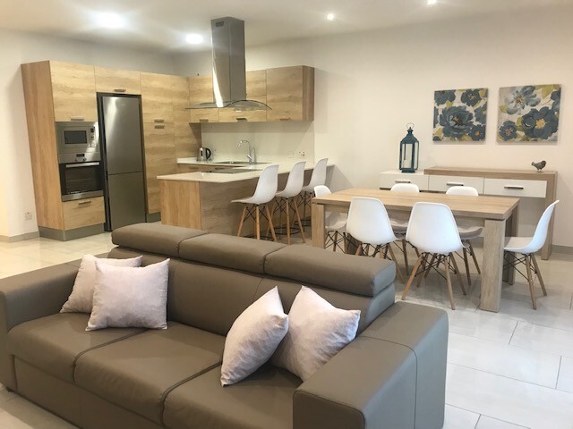 P_000803_Gzira-penthouse-to-let-