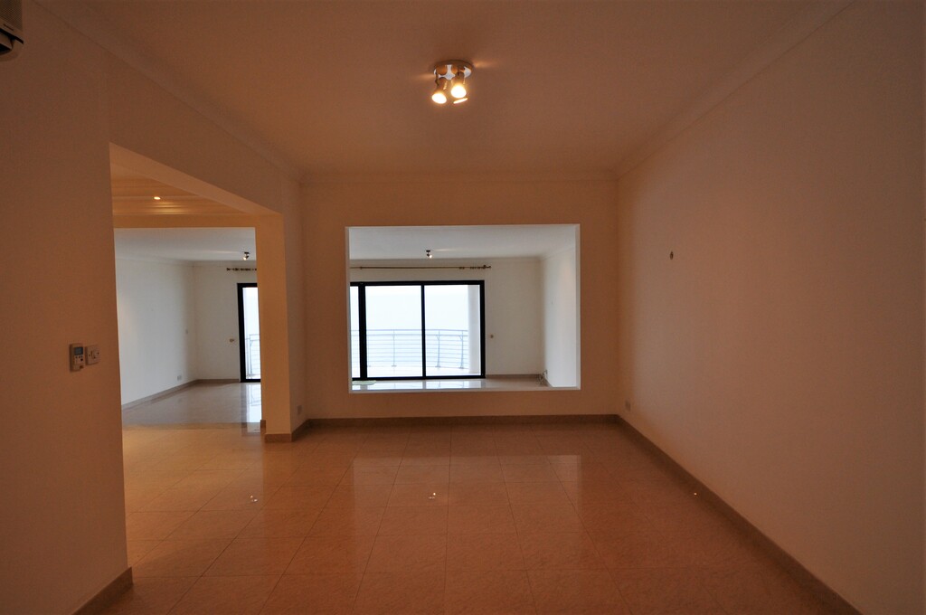 large seafront apartment for ren