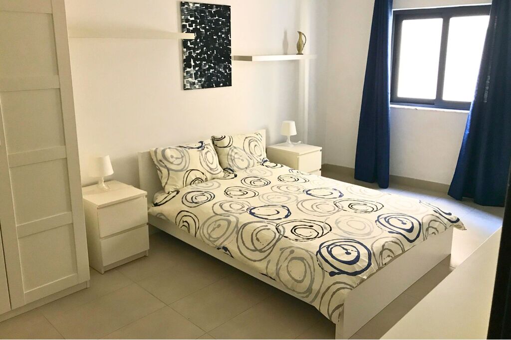 PenderGardens-Luxury-Three-Bedroom-Apartment-For-Rent-Christies