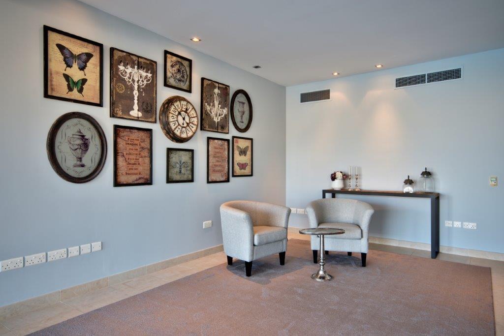 P_000899_satariano_007_Hall_flat