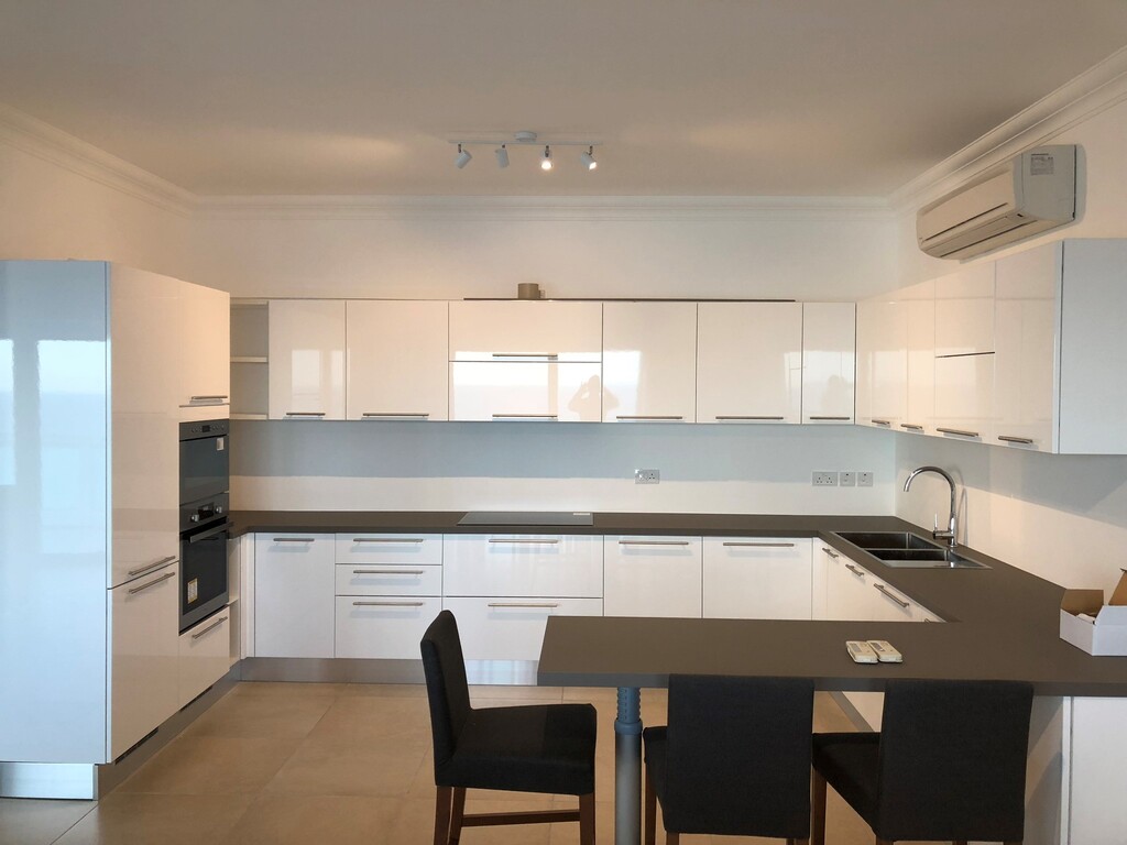 P_001066_Kitchen.jpg