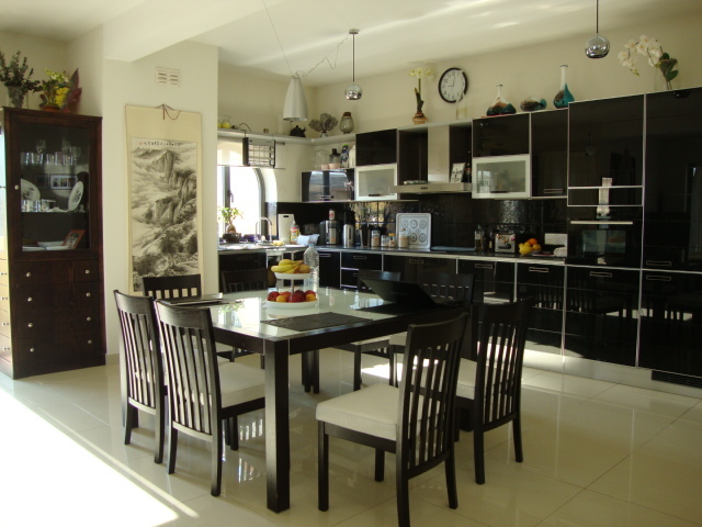 P_001068_Dining_kitchen.JPG