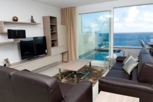 P_001321_Penthouse-Living-Pool-1