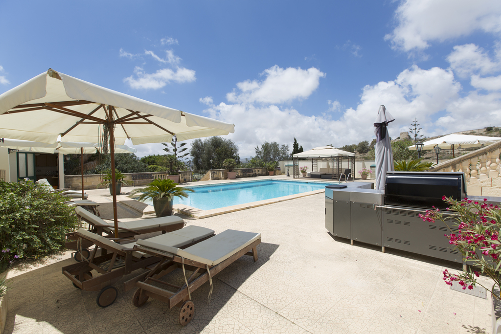 Iklin, Furnished Detached Villa's Image 4