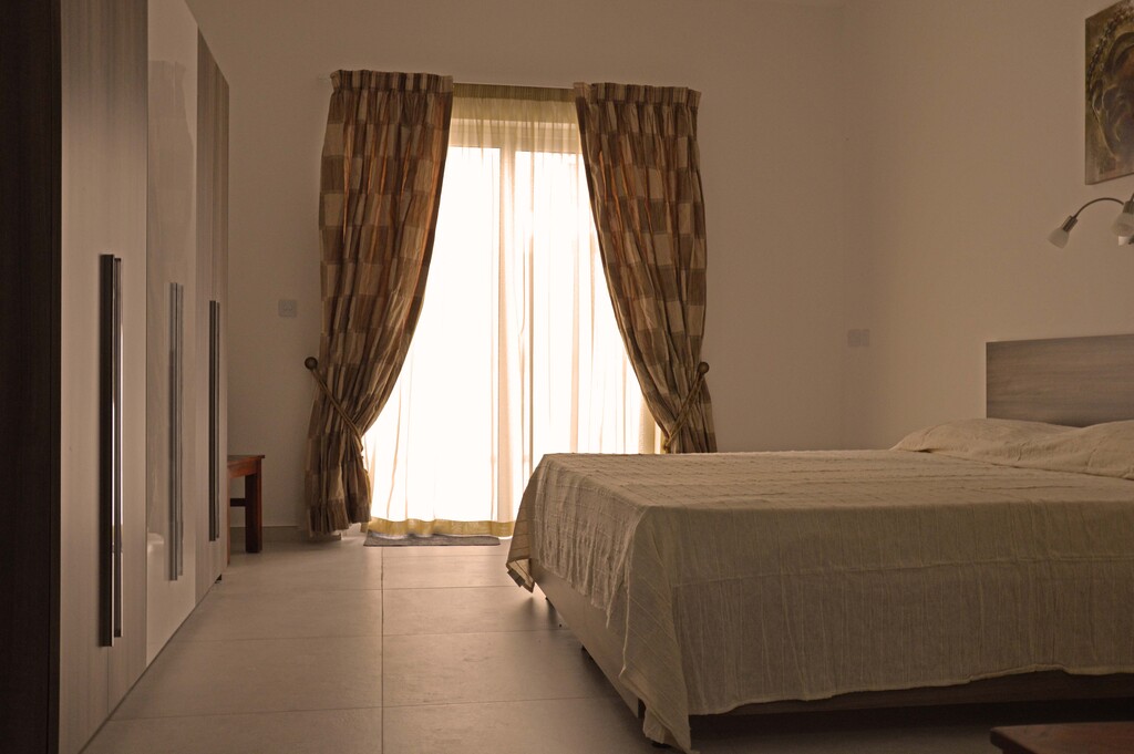 P_001667_Main_Bedroom_1.JPG