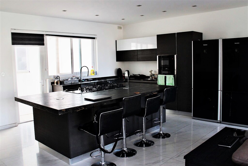 P_001758_Kitchen.jpg