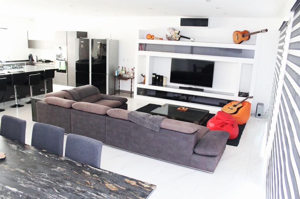 P_001758_Living_Room_2.JPG