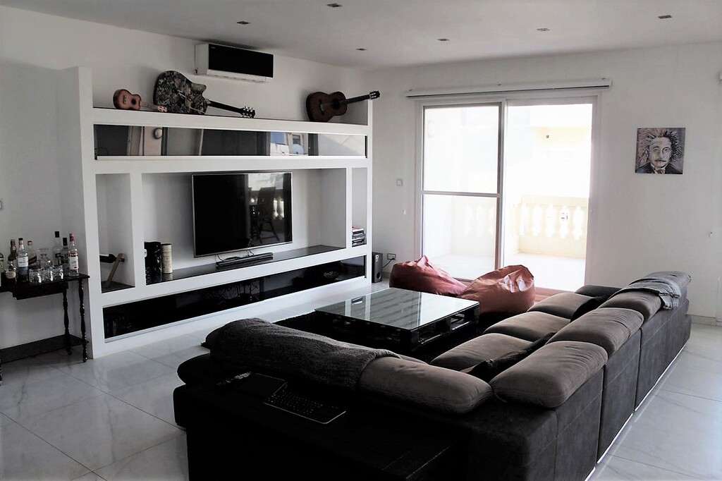 P_001758_Living_Room.jpg