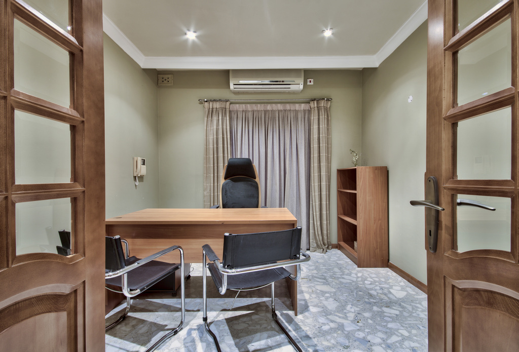Sliema Luxury Furnished Apartment's Image 16