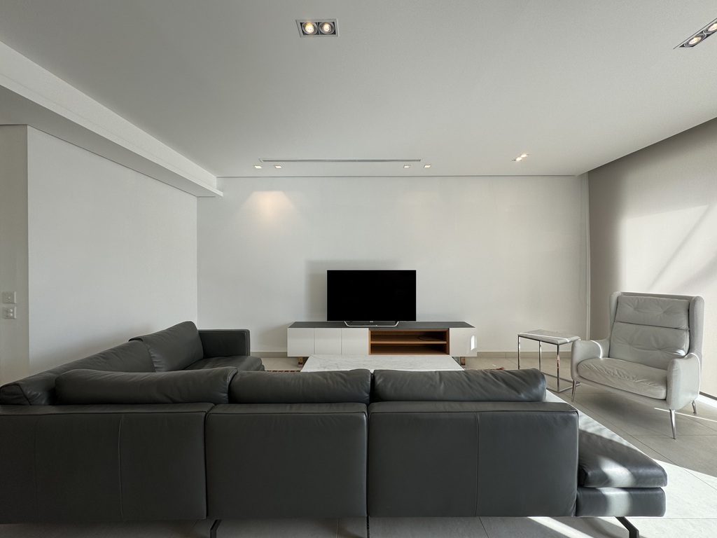 Malta_penthoue_for_rent-Ibrag_shops_close_by-oyster_christie's