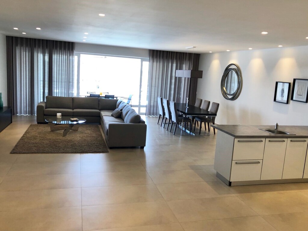 Ta' Xbiex, Luxury Furnished Apartment's Image 3