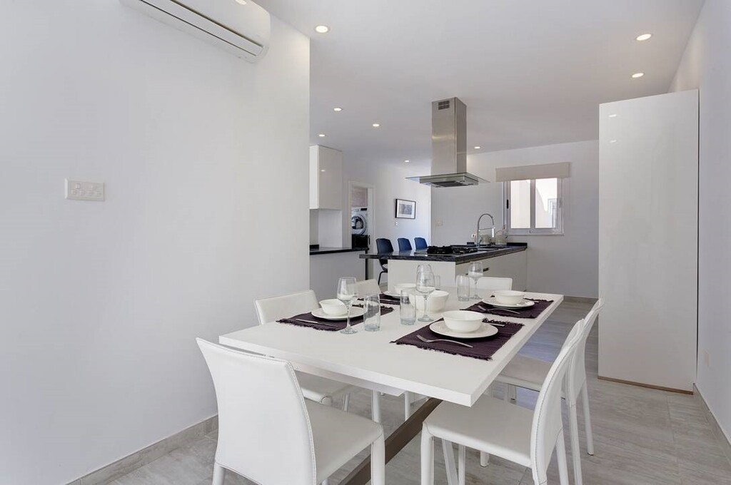 Sliema, Furnished Penthouse's Image 5