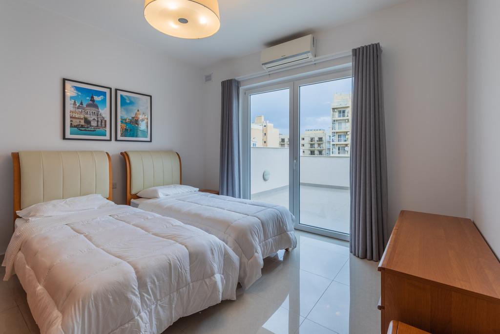 Sliema, Furnished Penthouse's Image 5