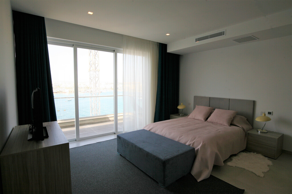 Sliema, Furnished Penthouse's Image 11