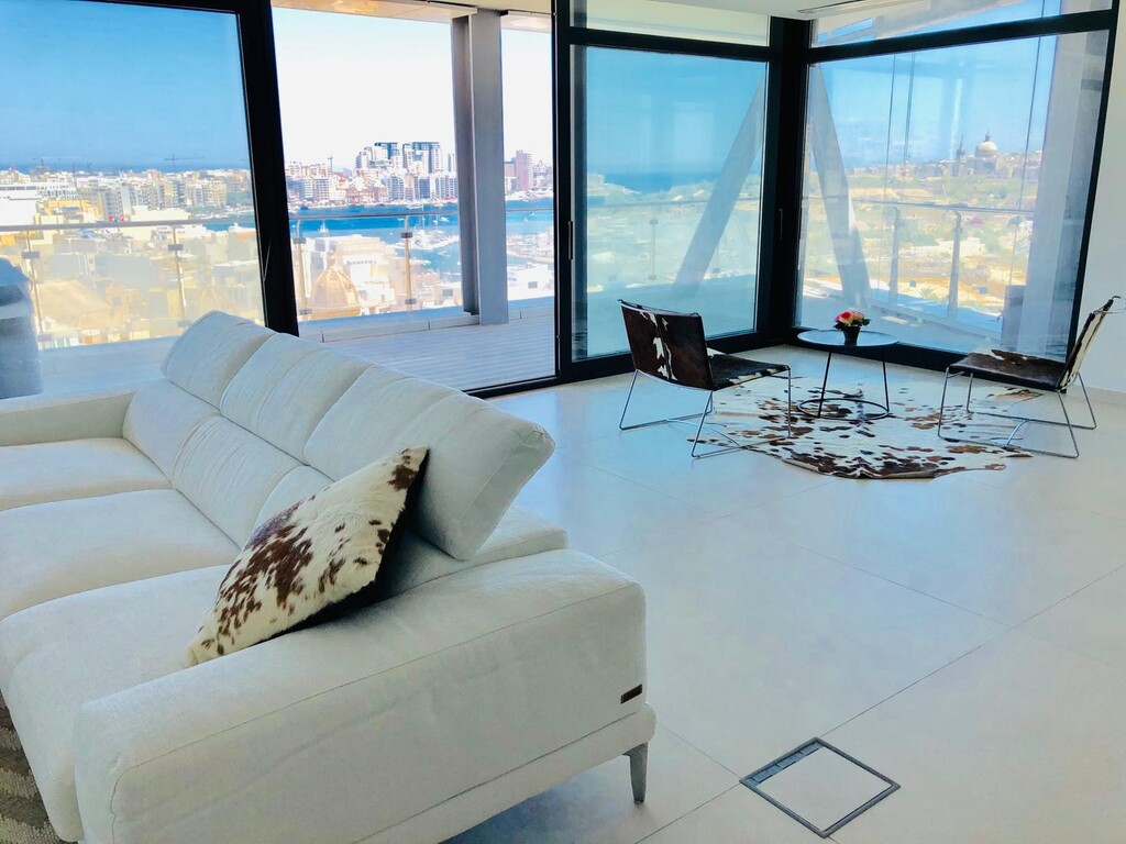 Gzira, Luxury Furnished Apartment's Image 3