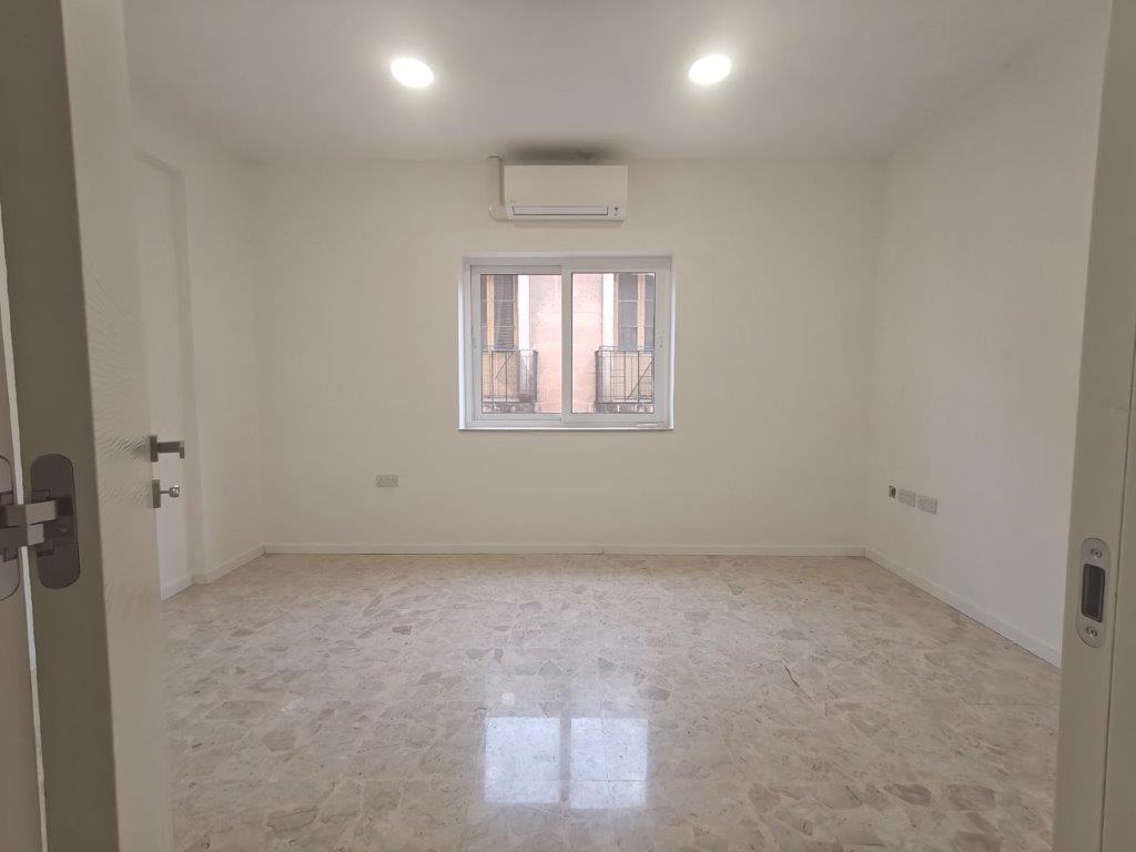 Pieta, Fully Equipped Office's Image 3