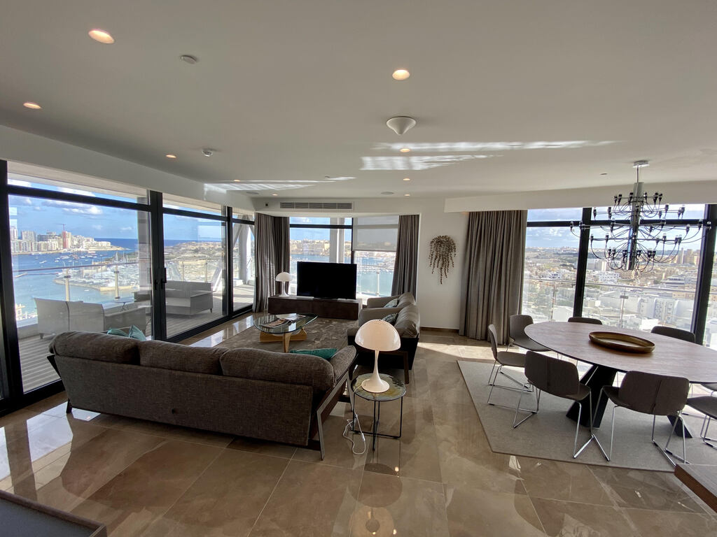 Gzira, Luxury Furnished Apartment's Image 3